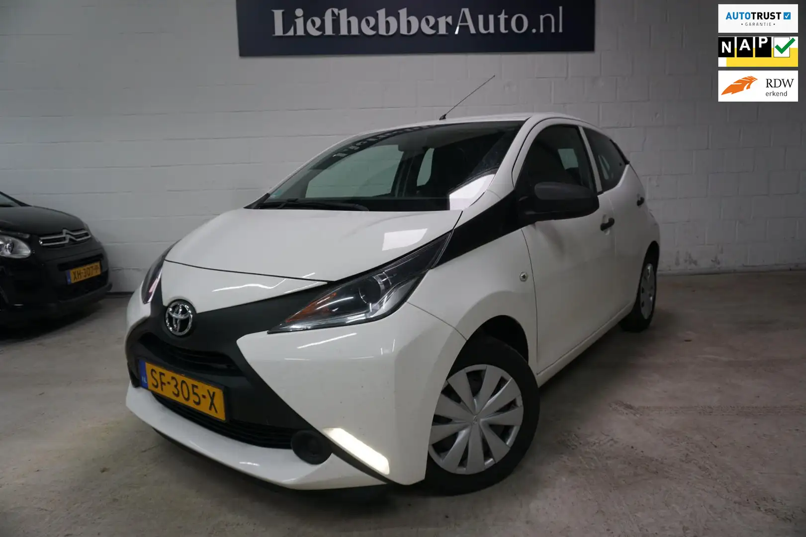 Toyota Aygo 1.0 VVT-i x-fun/1e eigenaar/Airco/NAP/Apk 3-2026 Wit - 1