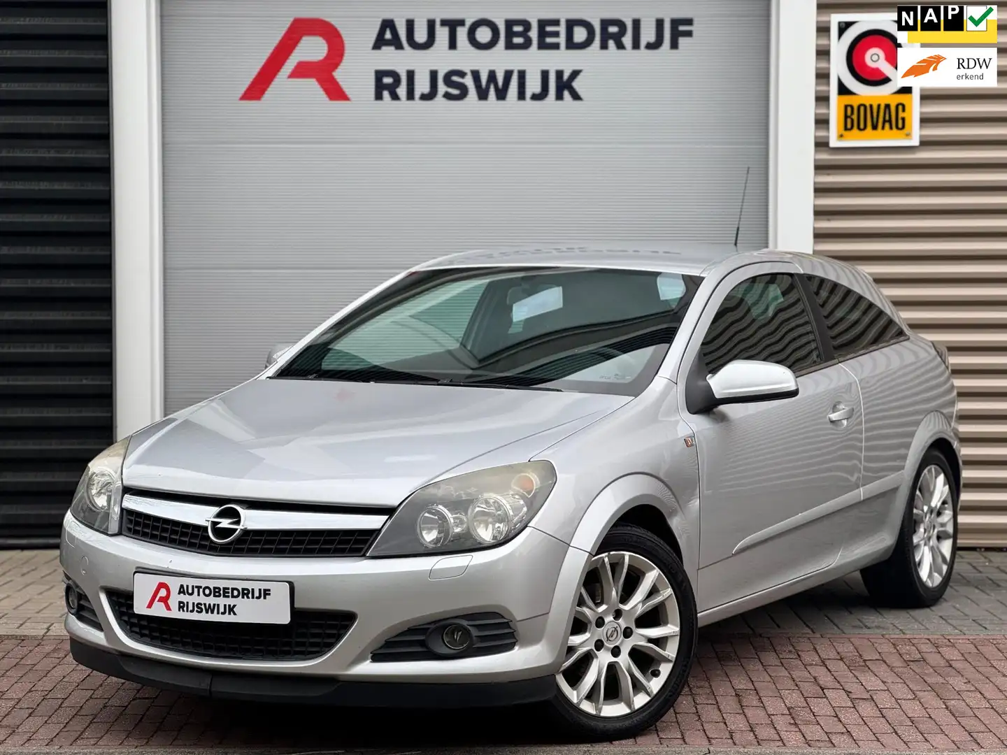 Opel Astra GTC 1.6 Sport Airco/Elektrische ramen Gri - 1