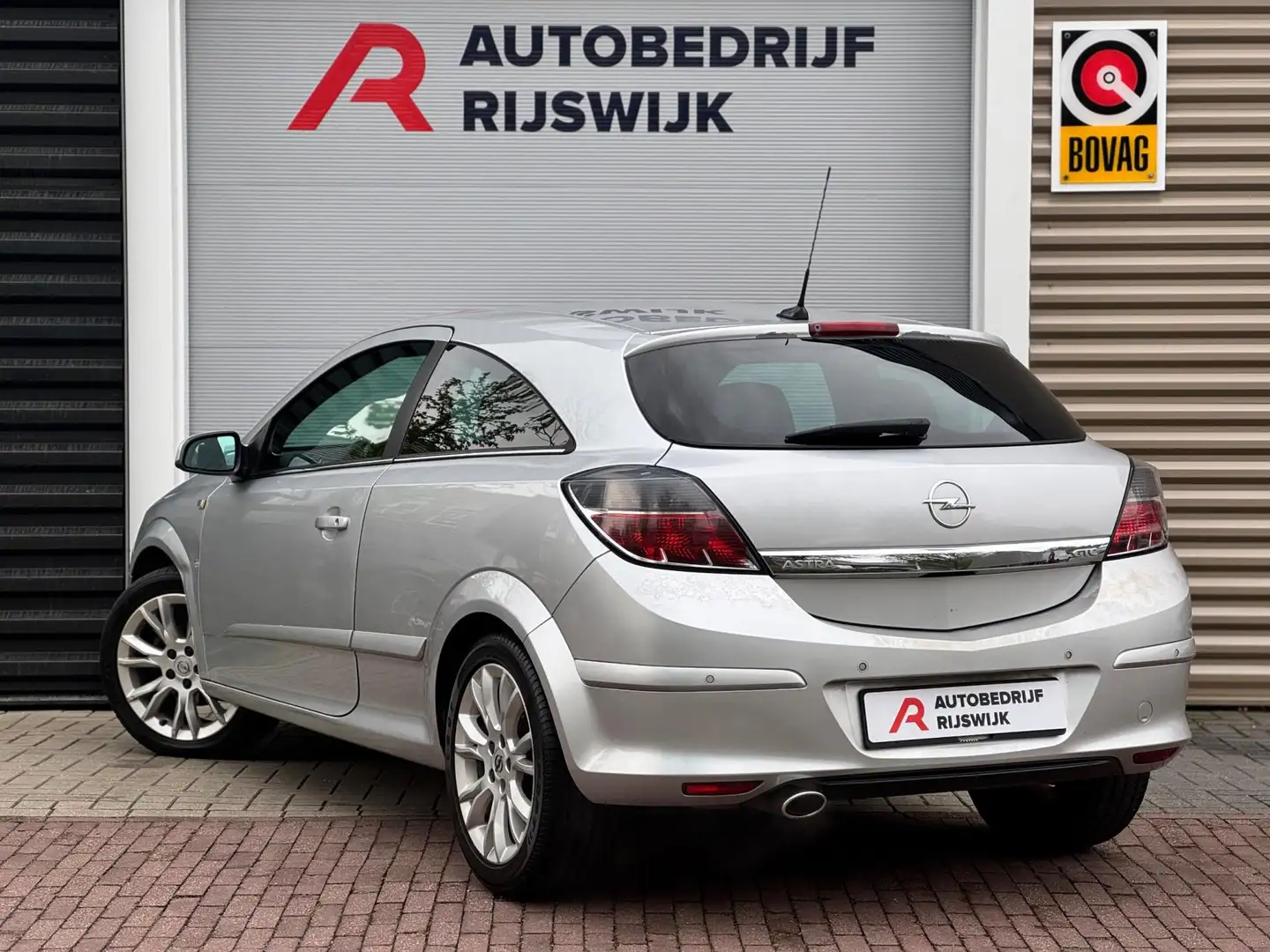 Opel Astra GTC 1.6 Sport Airco/Elektrische ramen Gri - 2