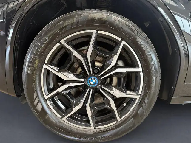 BMW X3 view 9