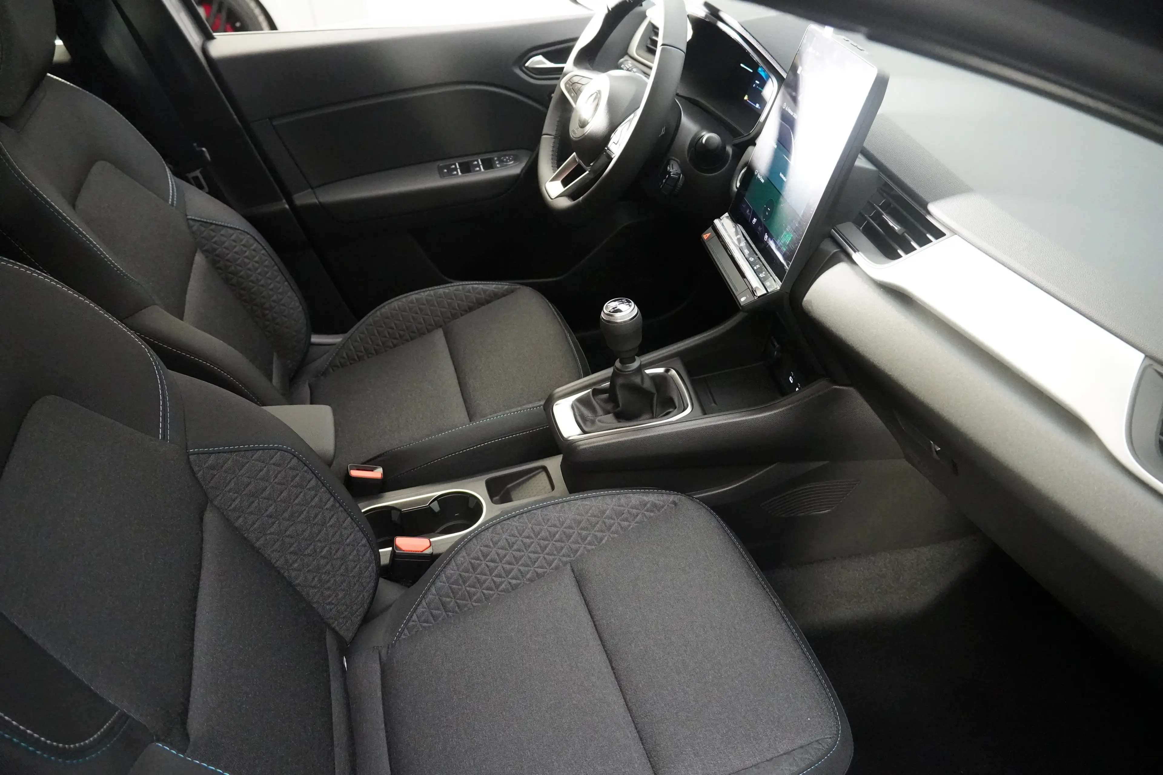 Mitsubishi Grandis 1,3 Petrol Invite C26,5 ab EUR27.640 — photo 5