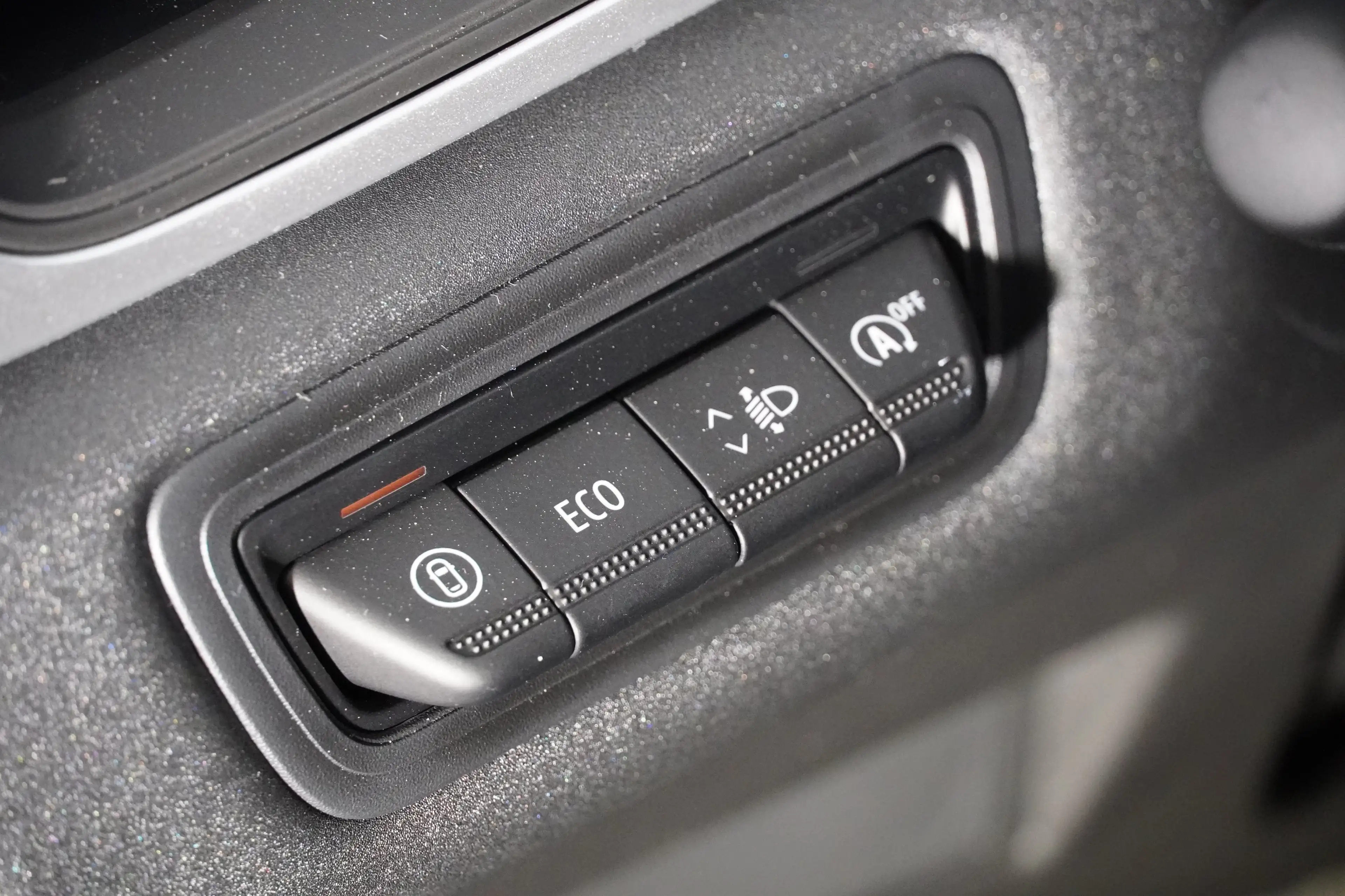 Mitsubishi Grandis 1,3 Petrol Invite C26,5 ab EUR27.640 — photo 8