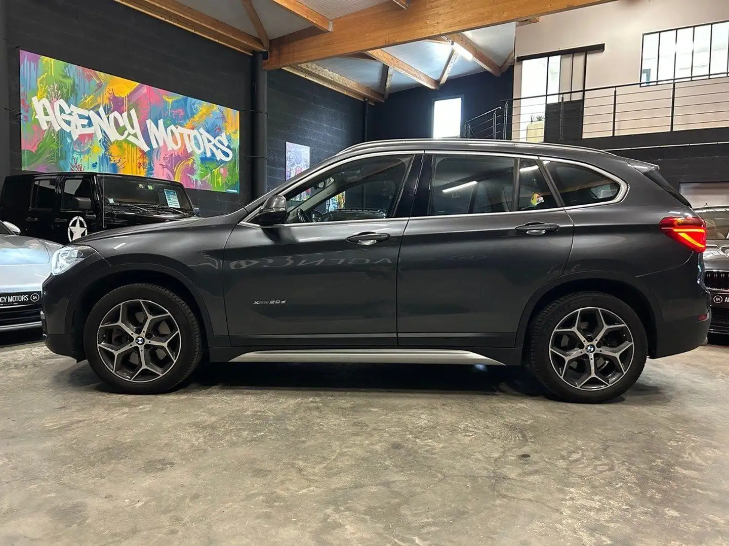 BMW X1 20D X line 190 ch X Drive *historique complet* Grau - 2