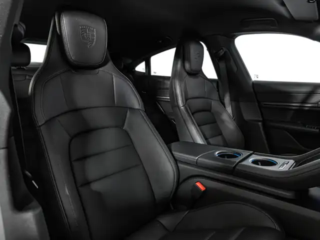 Porsche Taycan view 10