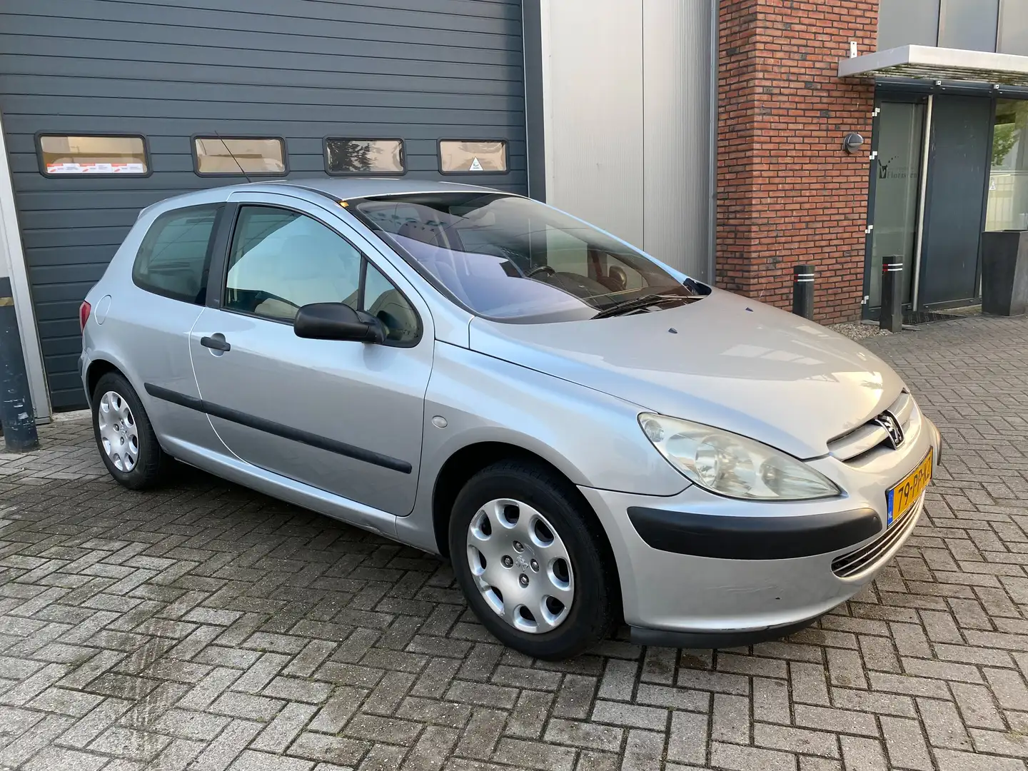 Peugeot 307 1.4-16V XR | EXPORT of HANDEL | Airco | 5Drs Grijs - 2