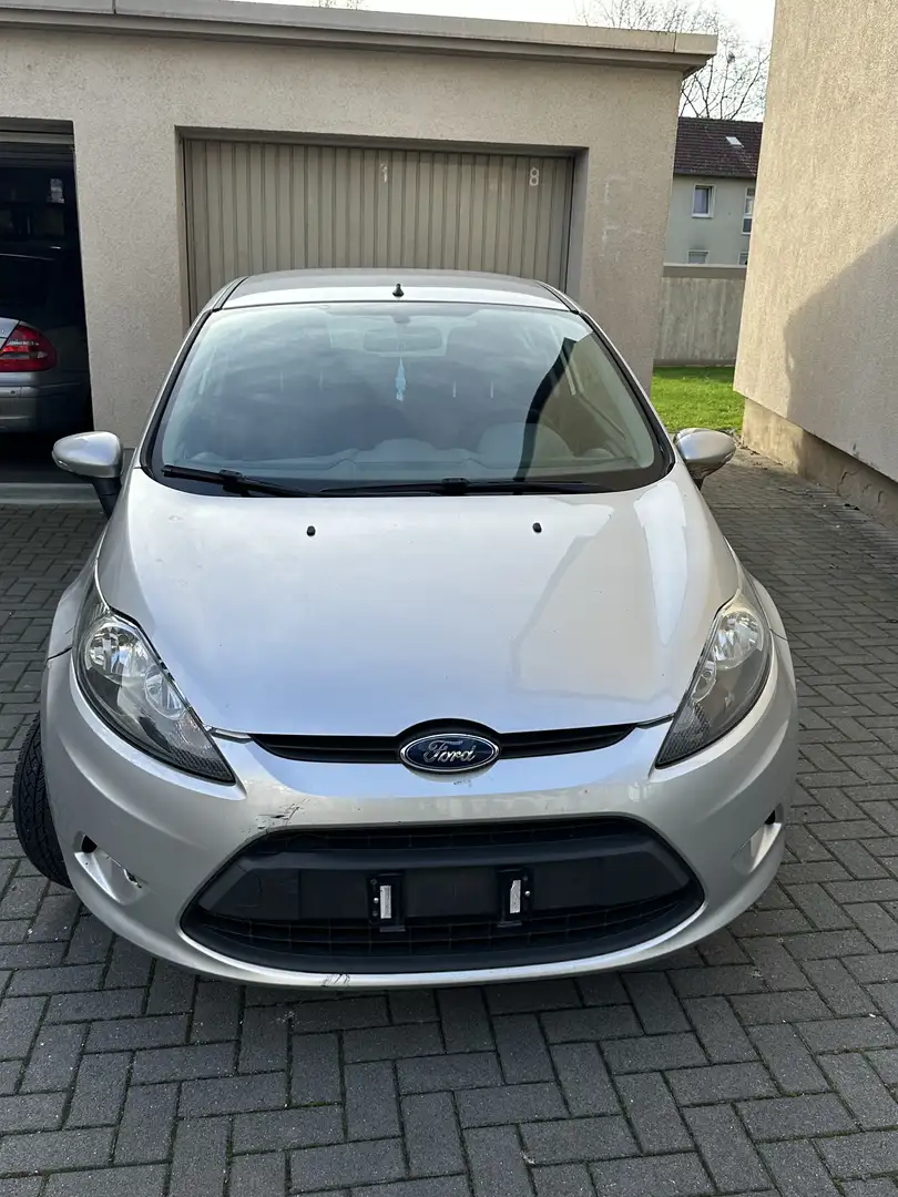 Ford Fiesta 1.25 Ambiente Silber - 1