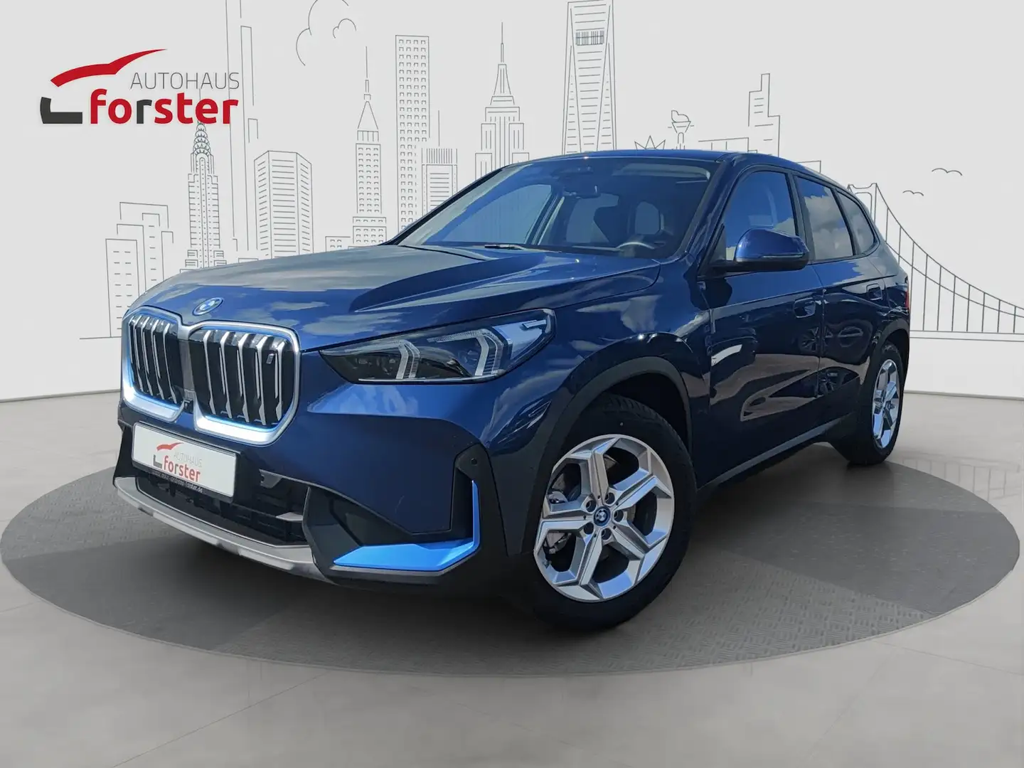 BMW iX1 30 xDrive AHK PanoDach ACC HUD Bleu - 1