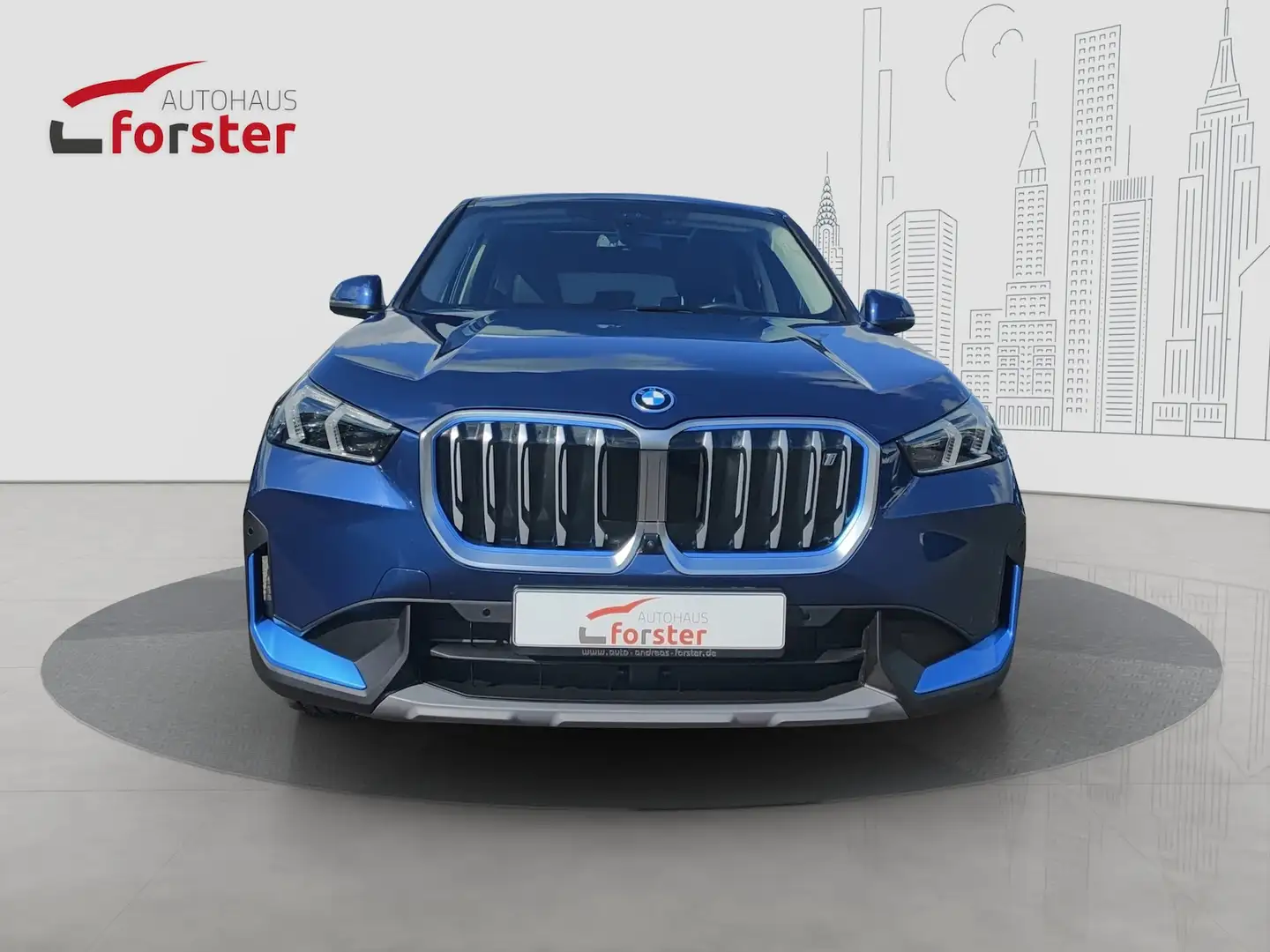 BMW iX1 30 xDrive AHK PanoDach ACC HUD Bleu - 2