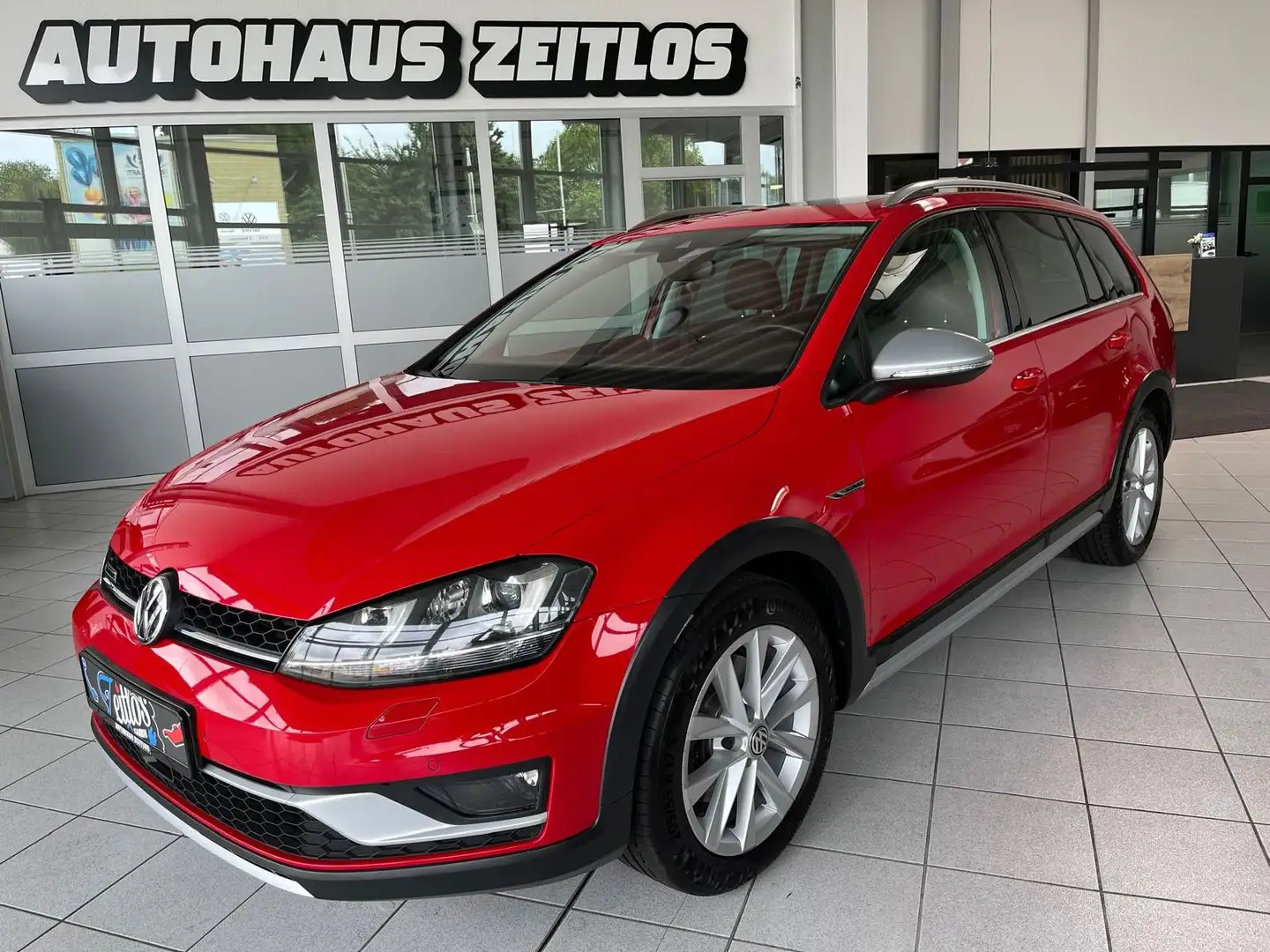 Volkswagen Golf VII 1.8 Alltrack *4Motion*Pano*StHz*AHK*SHZ Rojo - 1