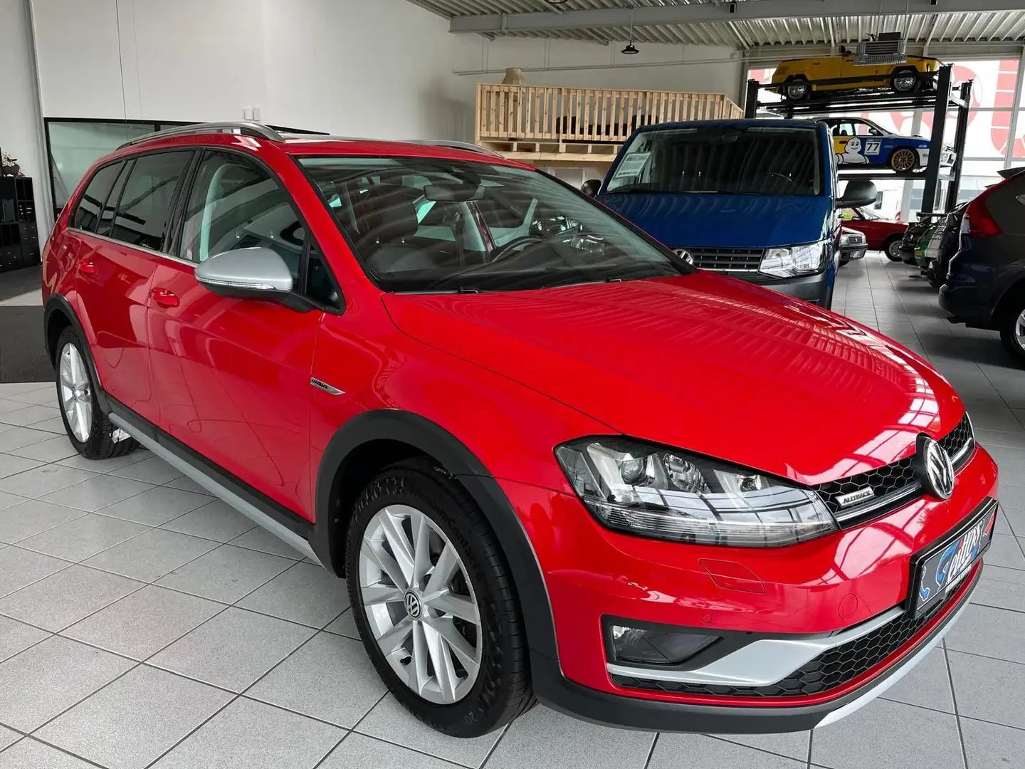 Volkswagen Golf VII 1.8 Alltrack *4Motion*Pano*StHz*AHK*SHZ Rojo - 2