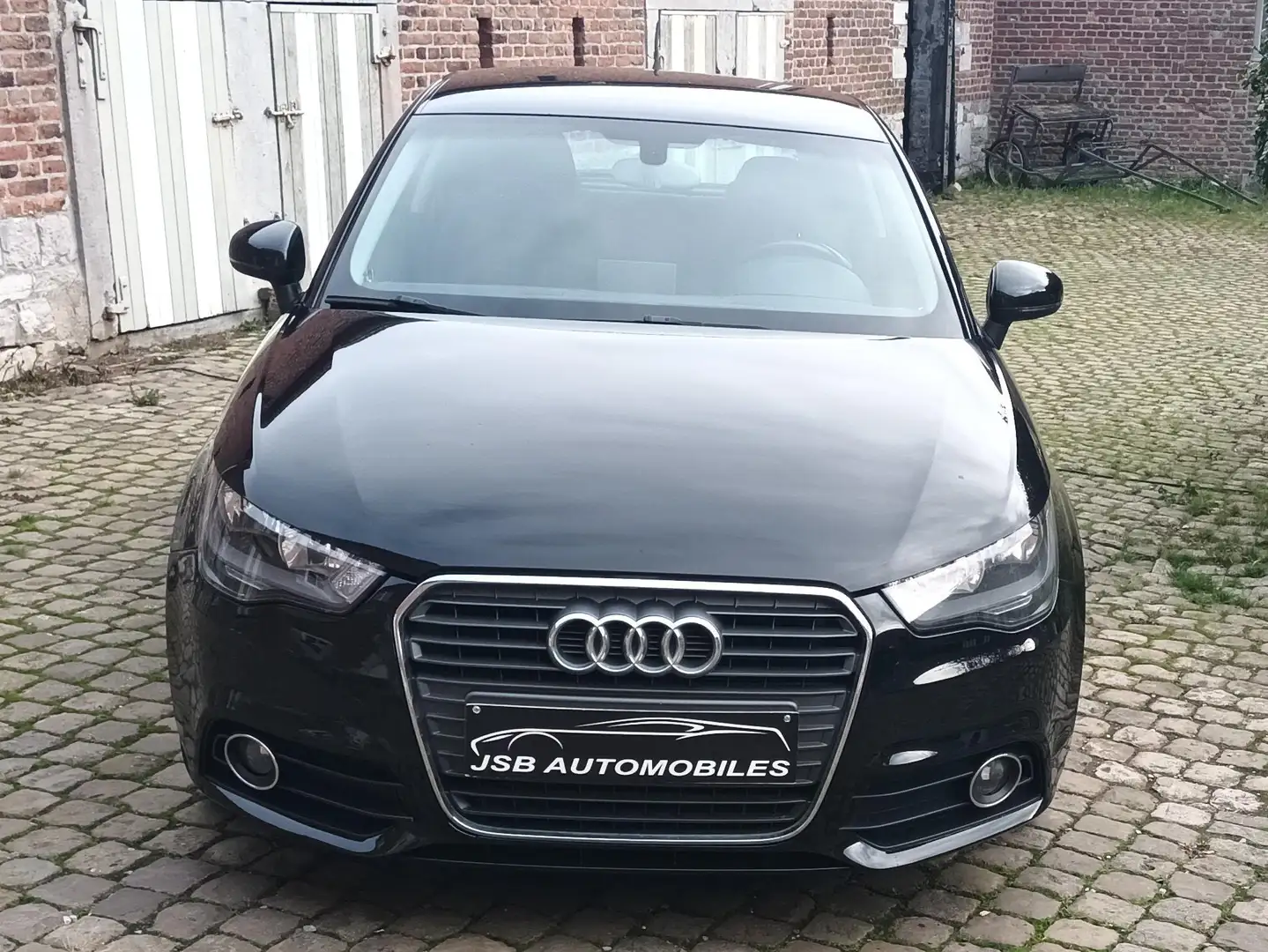 Audi A1 A1 1.6 TDi Ambition Navigation Noir - 2