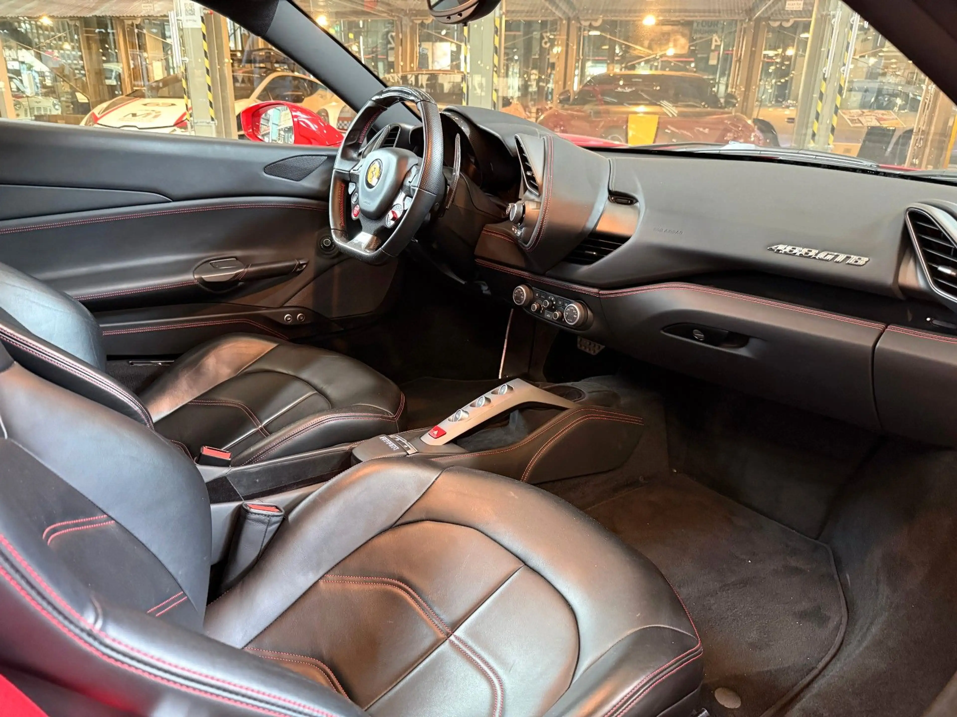 Ferrari 488 /Carbon Lenkrad/Carbon F1 Schaltwippen — photo 15
