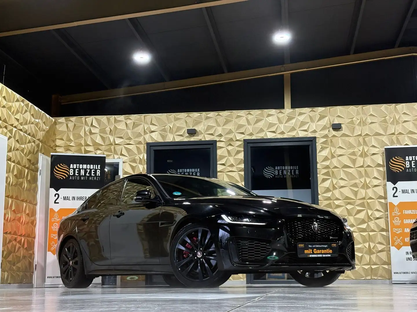 Jaguar XE R-Dynamic Black/MERIDIAN/360''KAM/ Noir - 1