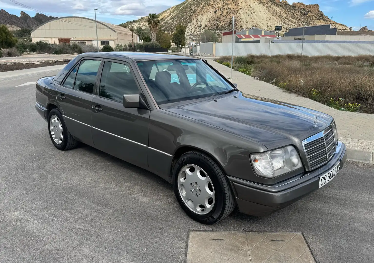 Mercedes-Benz 320 320E - 2