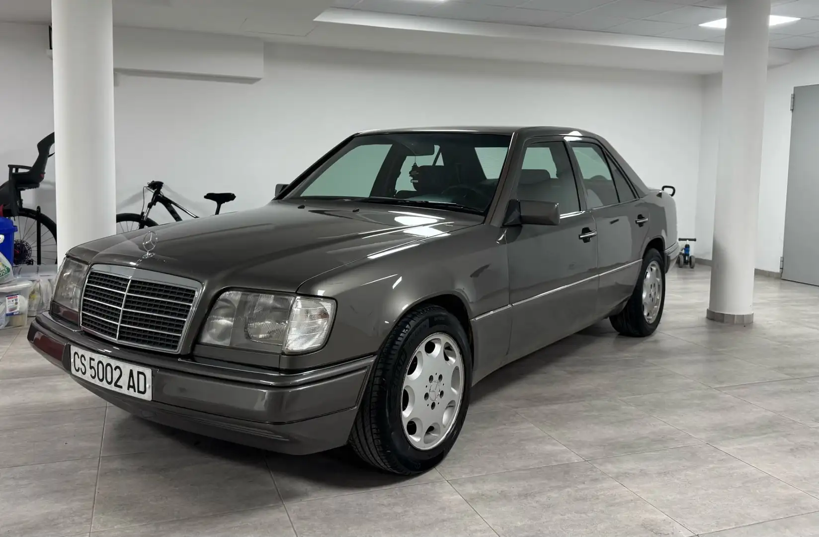 Mercedes-Benz 320 320E - 1