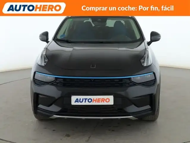 Lynk & Co 01 view 9
