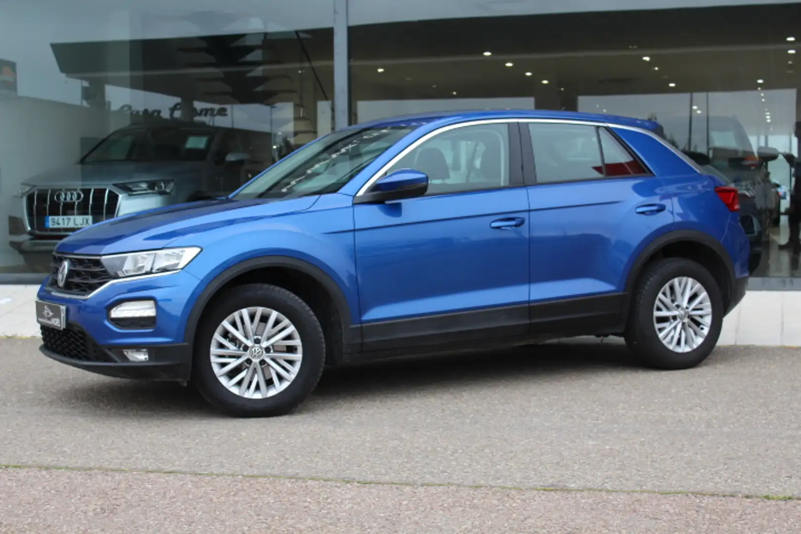 Volkswagen T-Roc 1.6TDI Edition Azul - 2