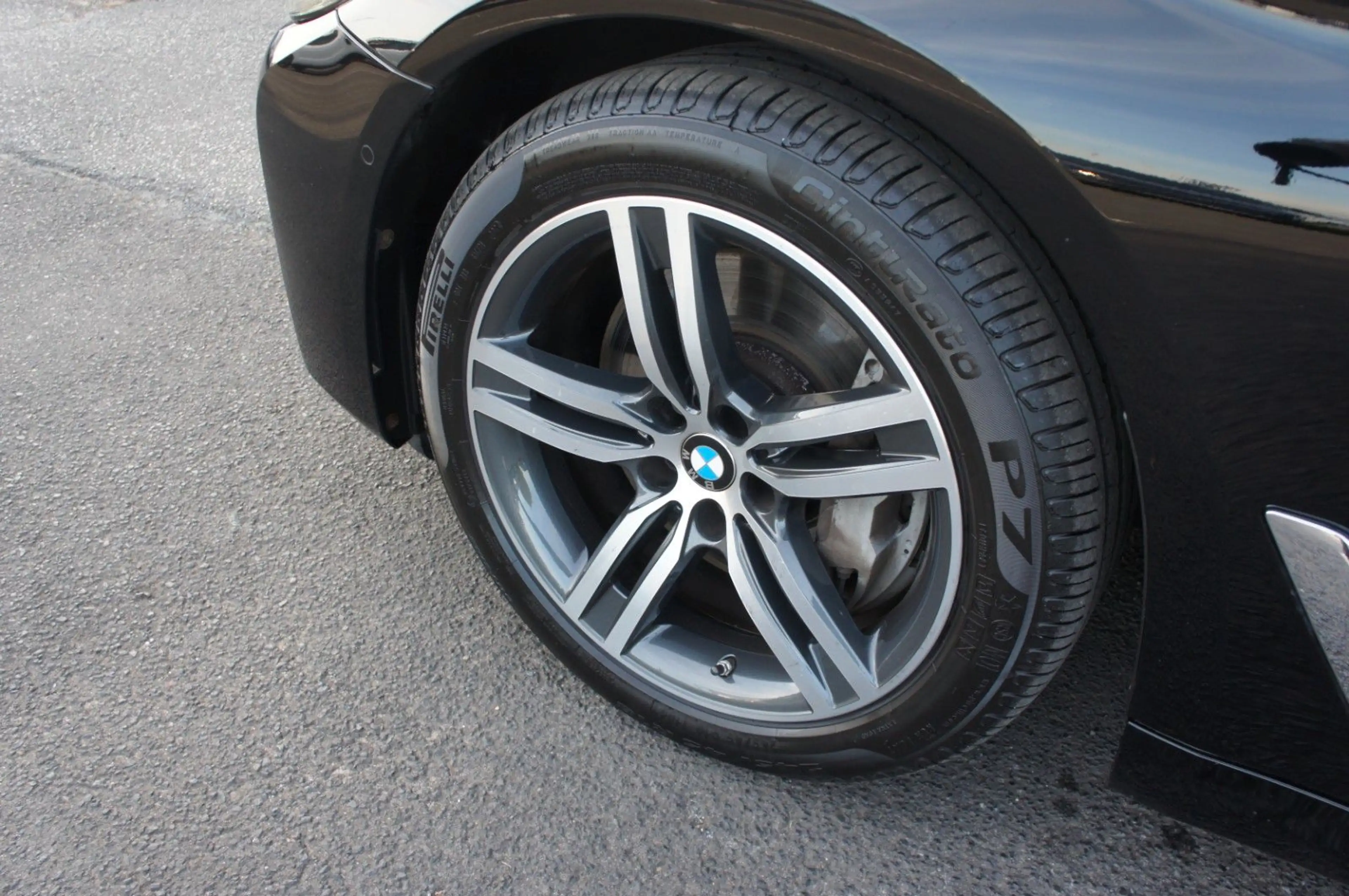 BMW 530 d xDrive*STDHZG*360°*HUD*18*M-FAHRWERK* — photo 11