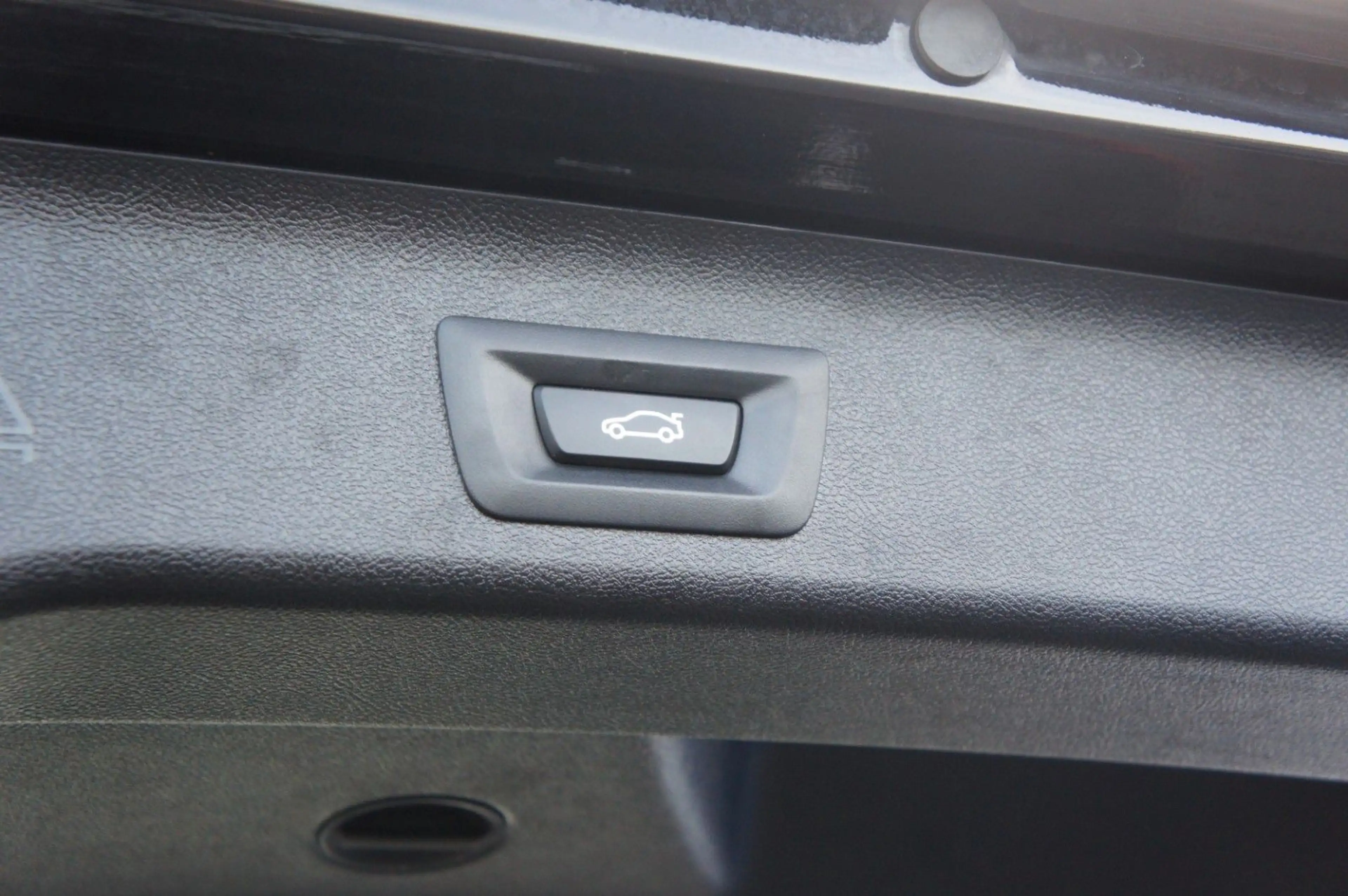 BMW 530 d xDrive*STDHZG*360°*HUD*18*M-FAHRWERK* — photo 10
