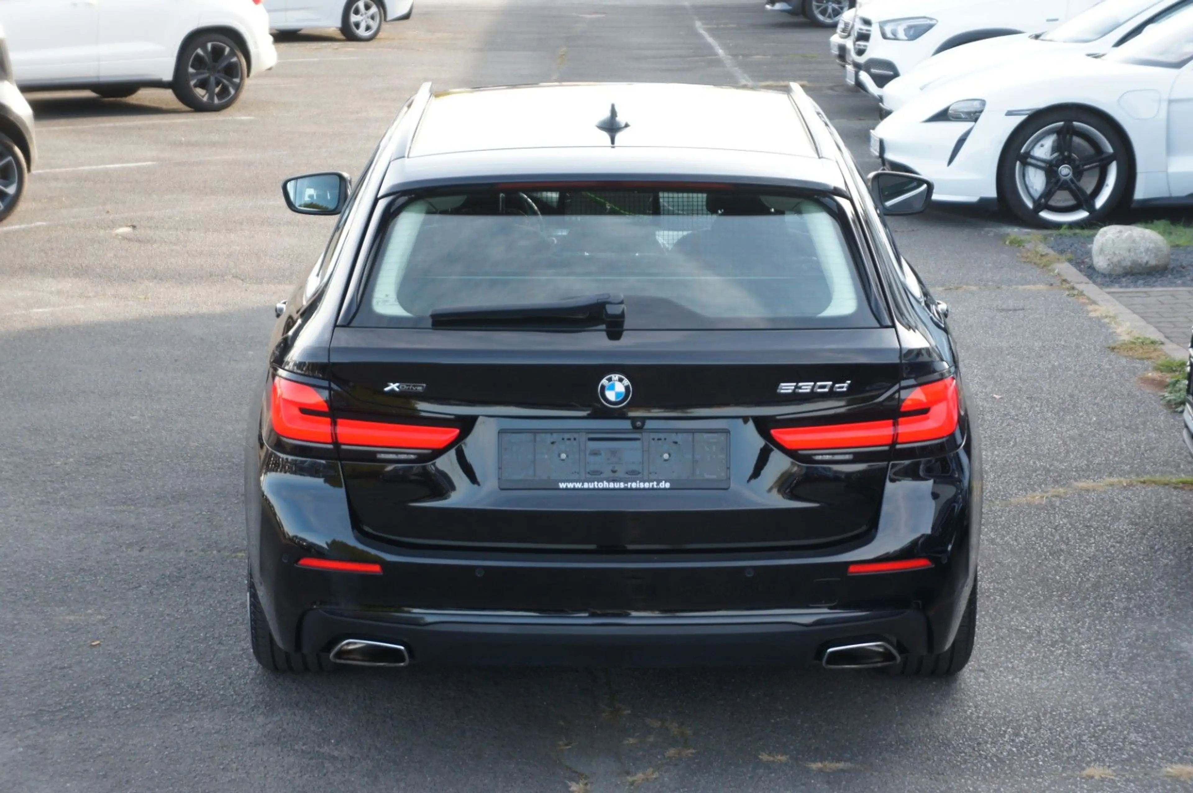 BMW 530 d xDrive*STDHZG*360°*HUD*18*M-FAHRWERK* — photo 6