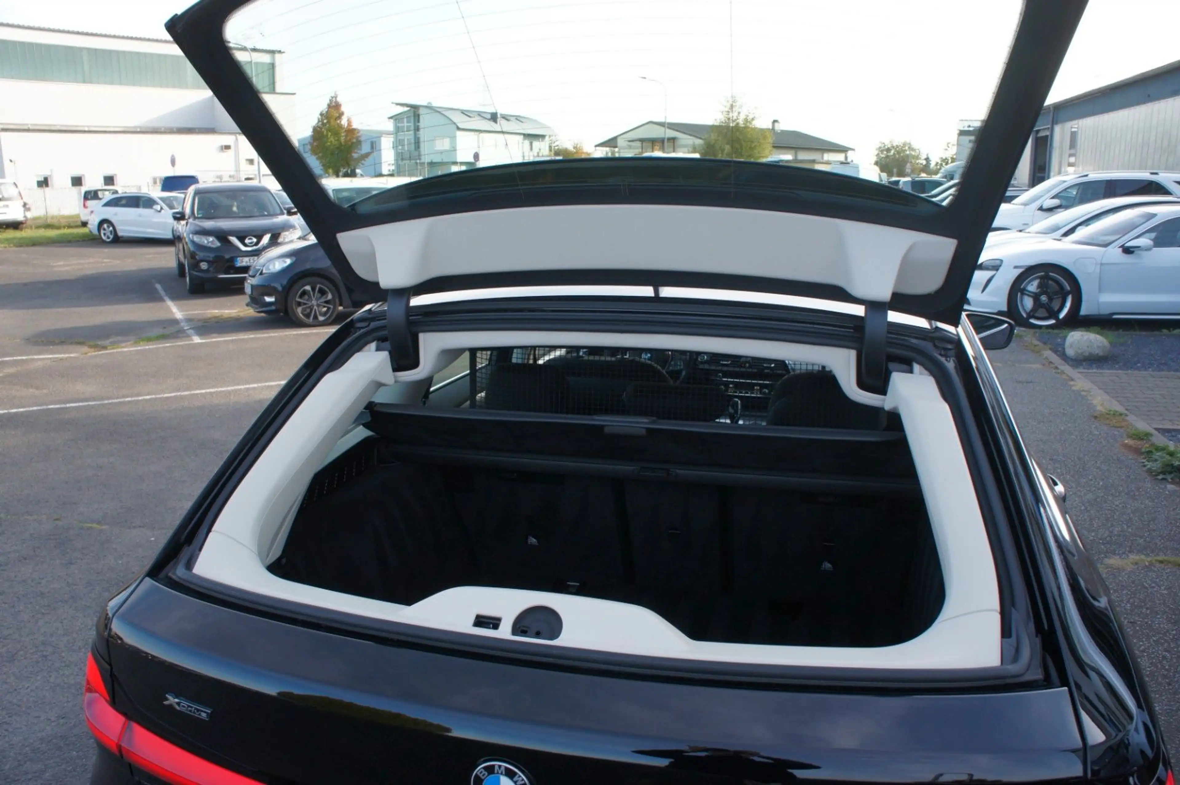BMW 530 d xDrive*STDHZG*360°*HUD*18*M-FAHRWERK* — photo 8