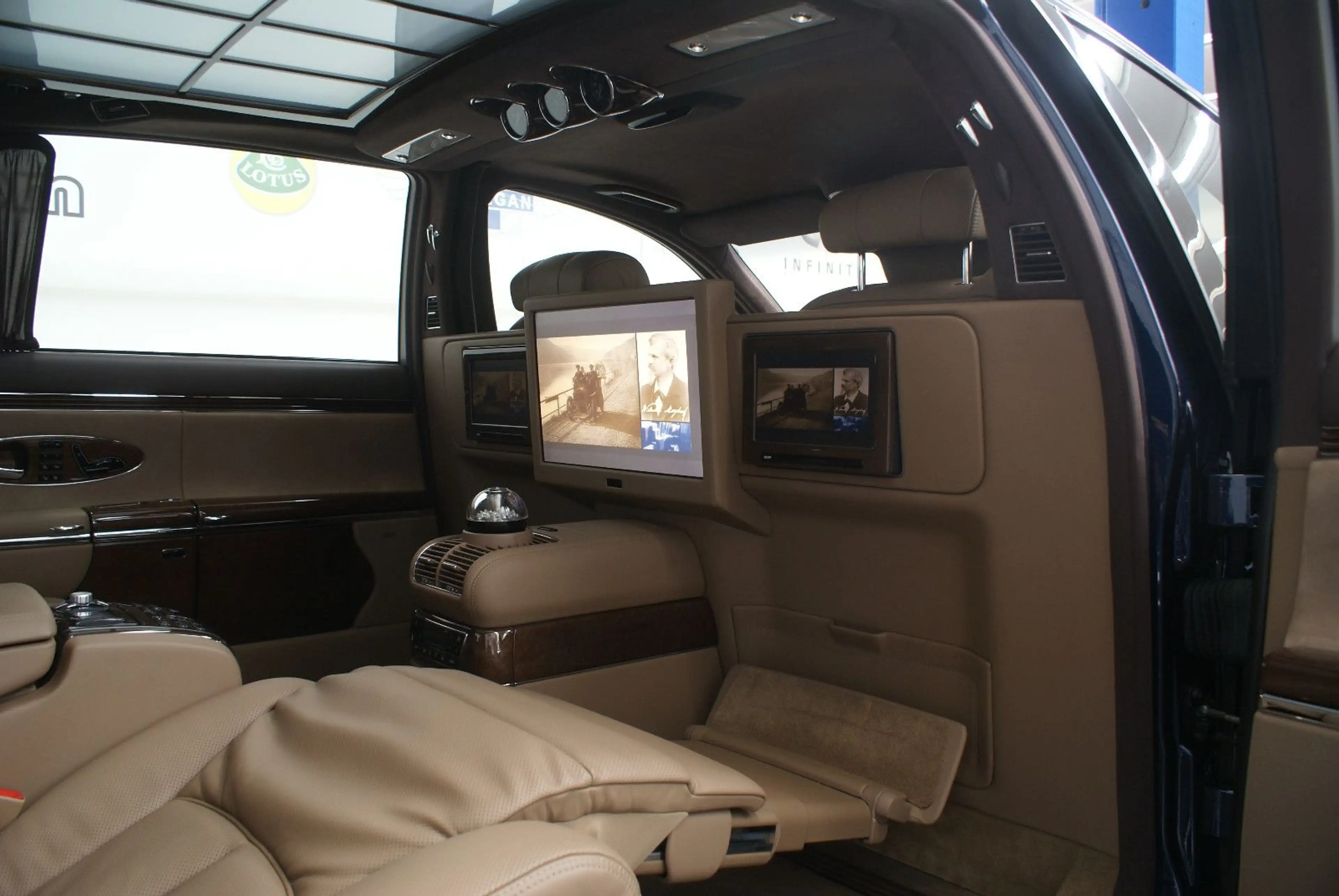 Maybach 62 /BEDUFTUNG/TV/CINE/MASSAGE/KAM — photo 14