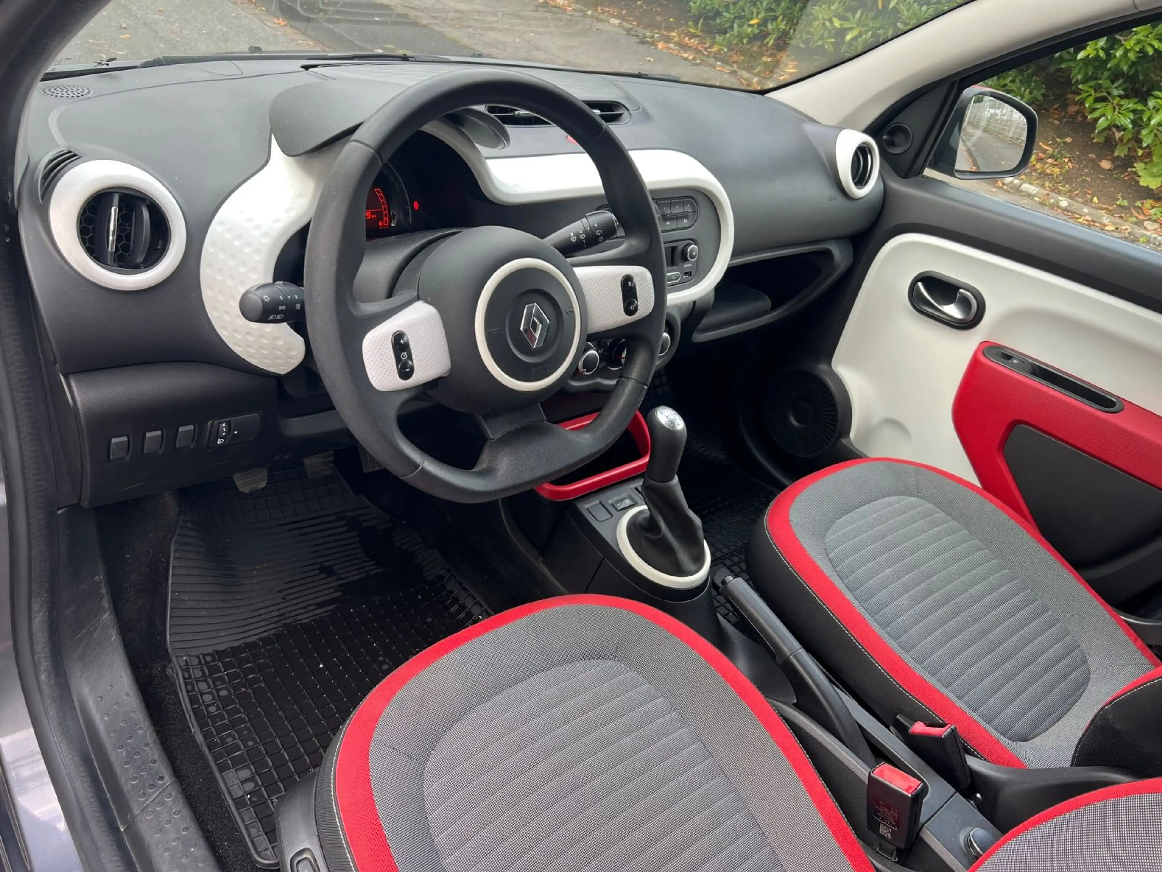 Renault Twingo Experience*Sitzheizung*Klima*LED* — photo 11