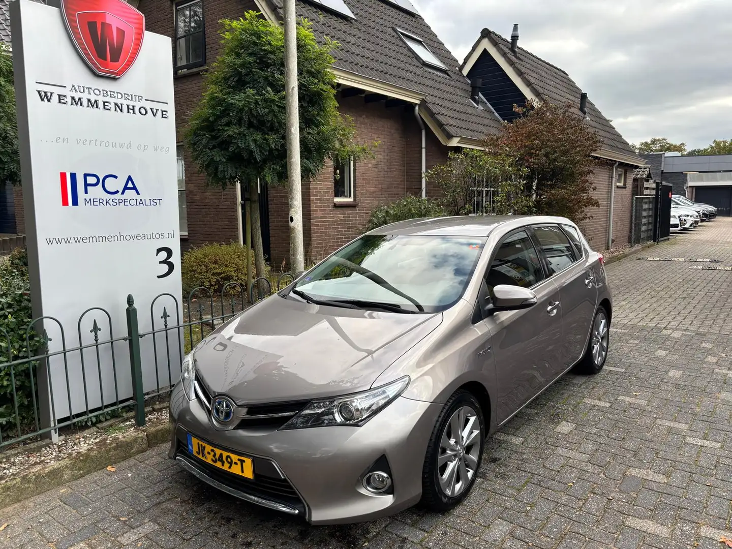 Toyota Auris 1.8 Hybrid Comfort Braun - 2