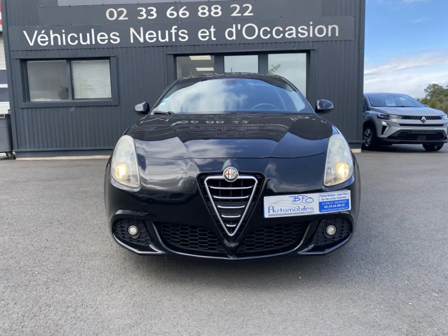 Alfa Romeo Giulietta 1.4 16V T-JET DISTINCTIVE STOP\u0026START Schwarz - 2