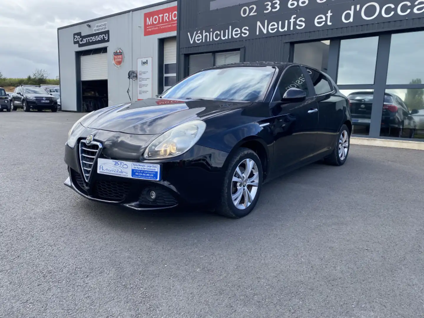 Alfa Romeo Giulietta 1.4 16V T-JET DISTINCTIVE STOP\u0026START Schwarz - 1