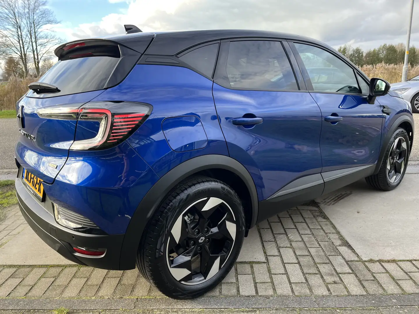 Renault Captur 1.6 E-Tech full hybrid 145 PK techno/ Nieuw Model Blauw - 2