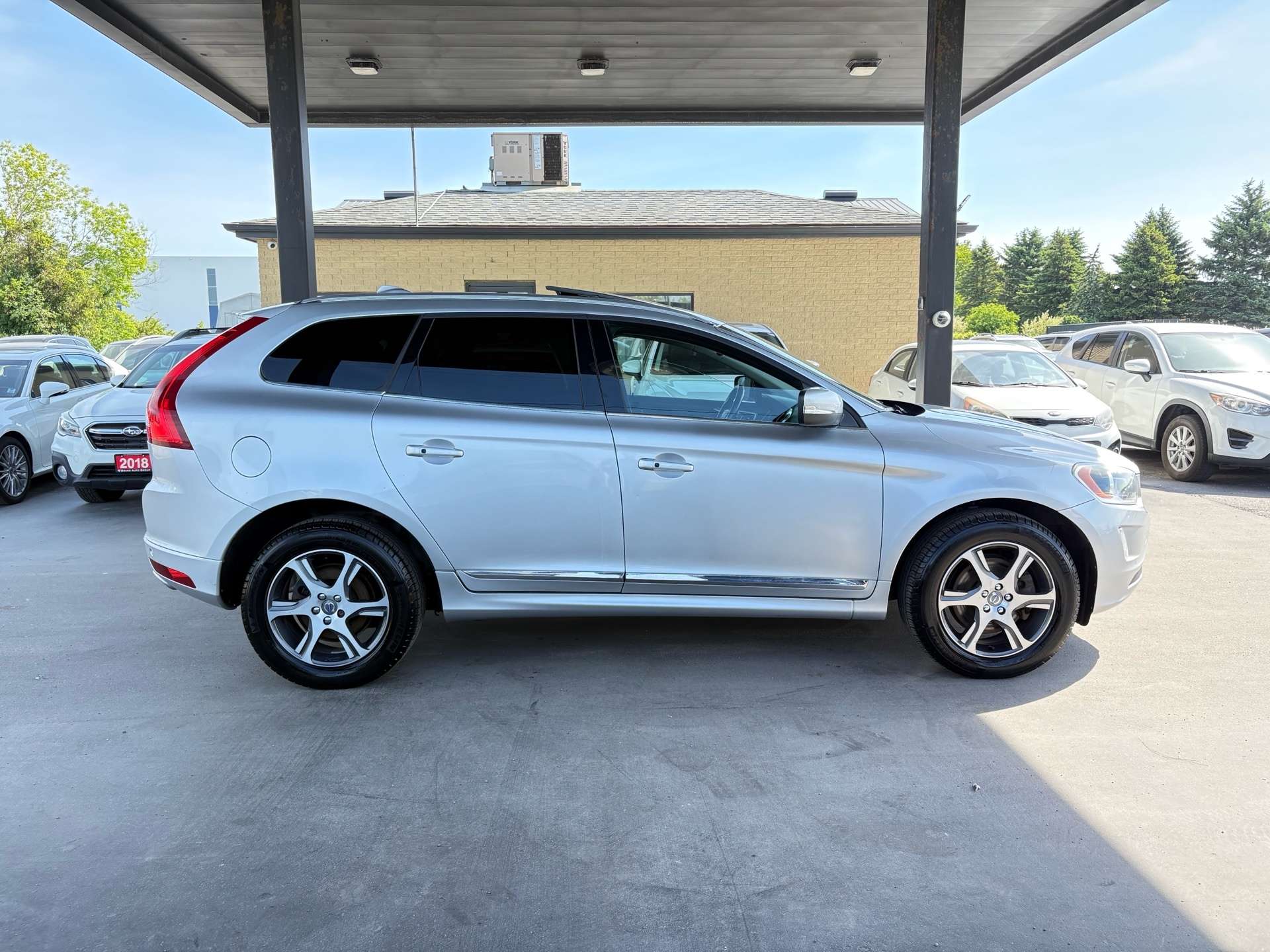 2015 Volvo XC60 AWD T6 Premier Plus I NAV. BACK UP CAMERA I CERTIF alt 3