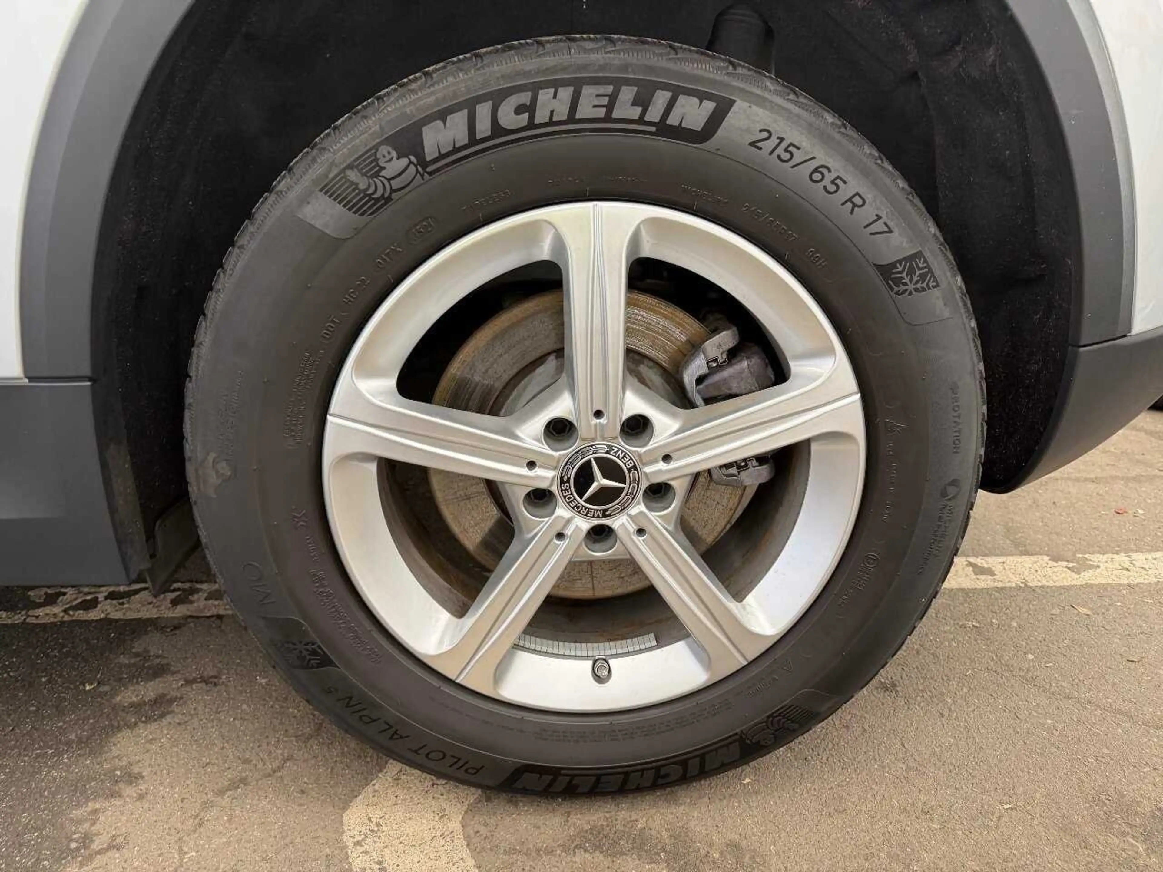 Mercedes-Benz GLA 220 d Style 360° AHK StHz ACC BLIS Key Lane — photo 11