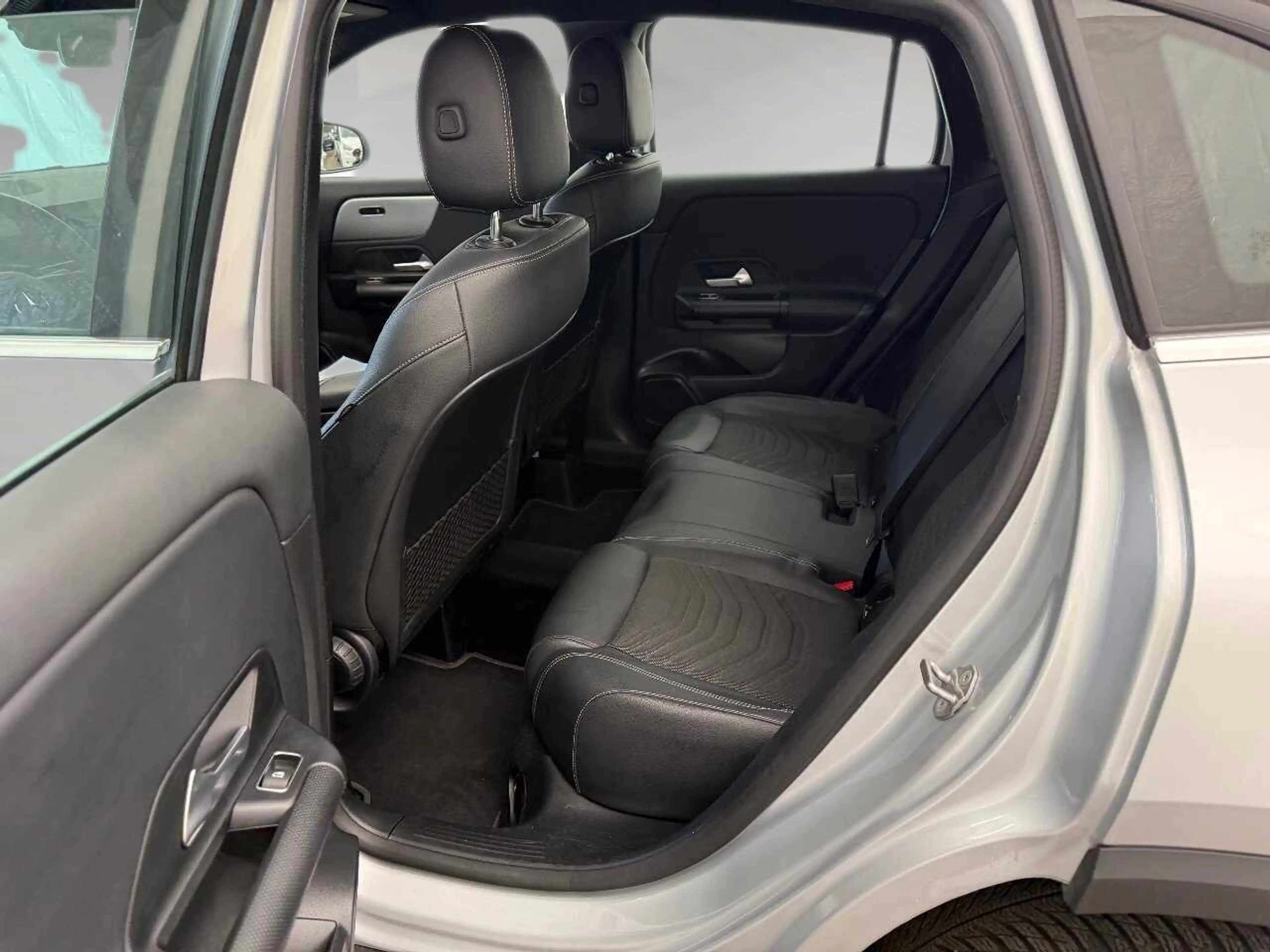Mercedes-Benz GLA 220 d Style 360° AHK StHz ACC BLIS Key Lane — photo 10