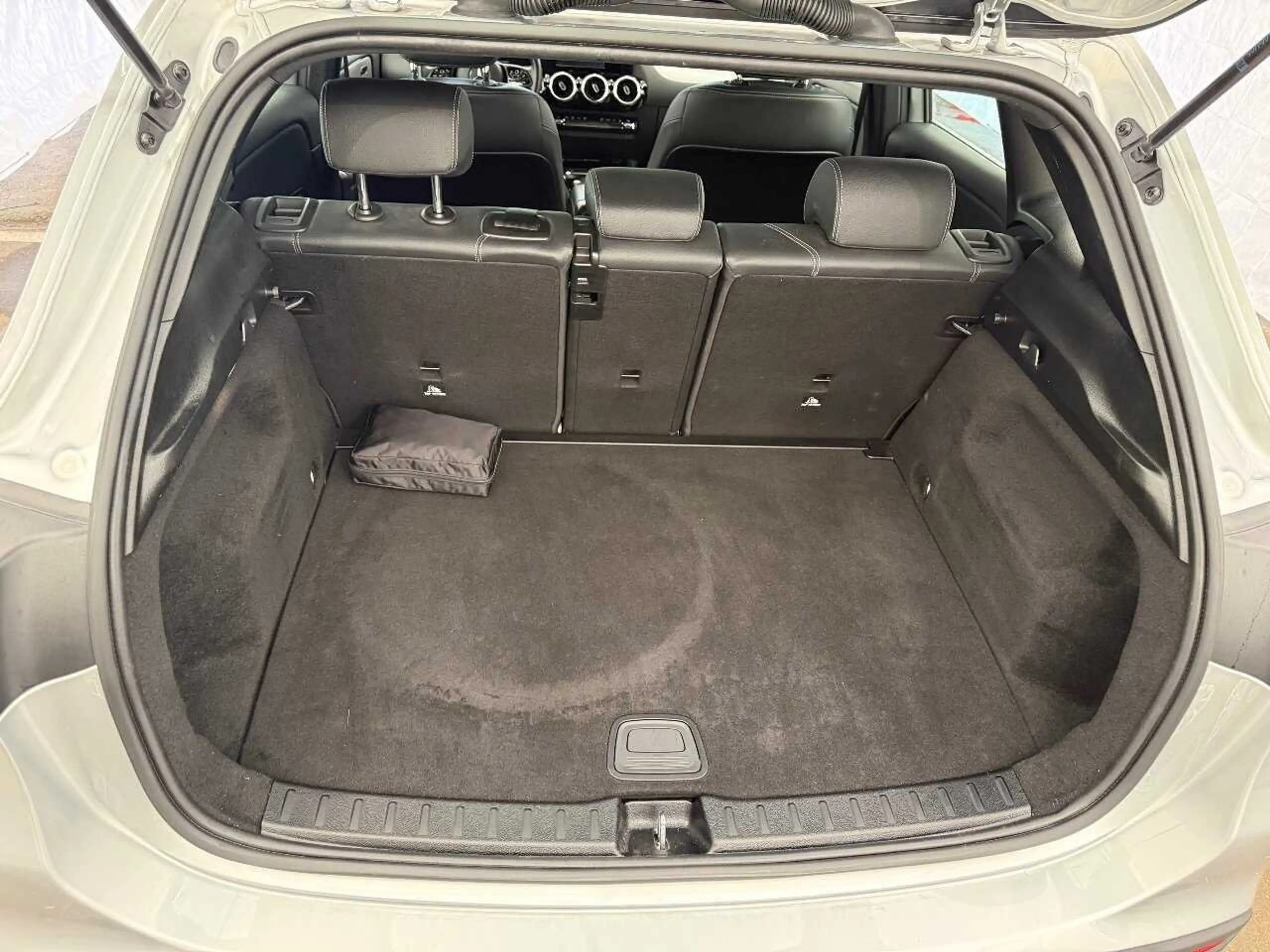 Mercedes-Benz GLA 220 d Style 360° AHK StHz ACC BLIS Key Lane — photo 12