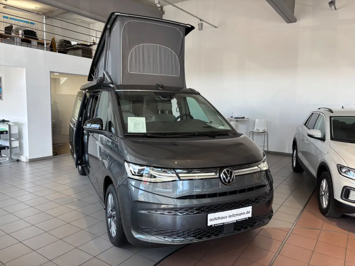 Volkswagen T7 California Ocean TDI DSG NP 105.000,- Šedá - 1
