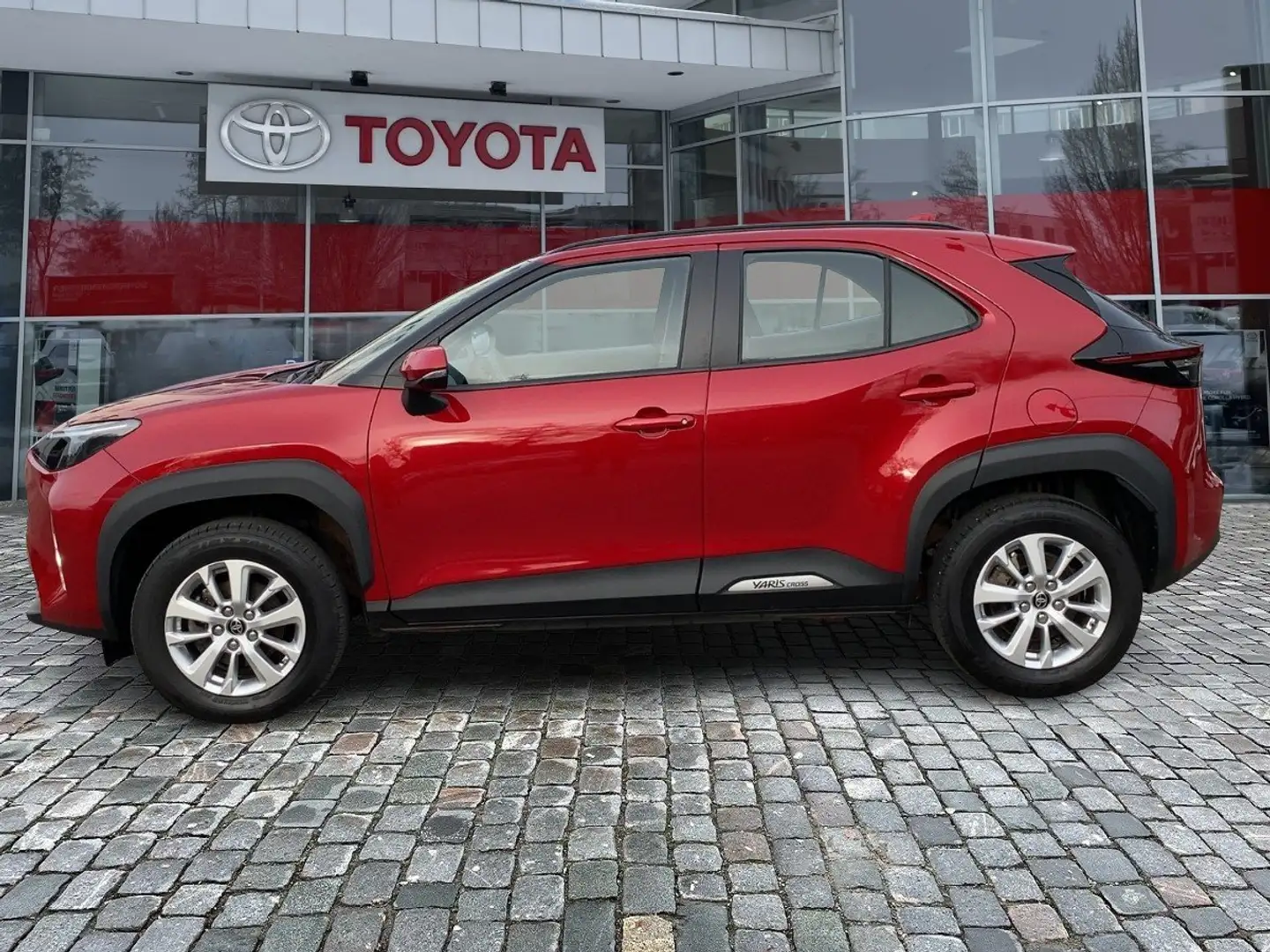 Toyota Yaris Cross 1.5 E FWD Comfort junger Gebrauchter Rot - 2
