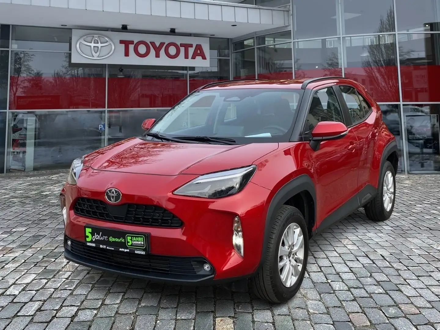 Toyota Yaris Cross 1.5 E FWD Comfort junger Gebrauchter Rot - 1