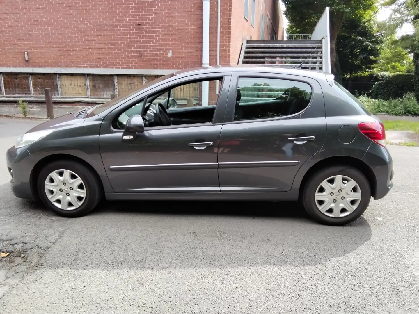 Peugeot 207 1.4 VTi 95ch Active Gris - 2