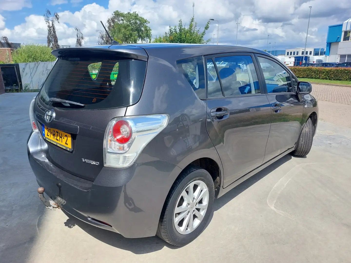 Toyota Verso 1.6 VVT-i Aspiration AIRCO/ECC/LMV Grijs - 2