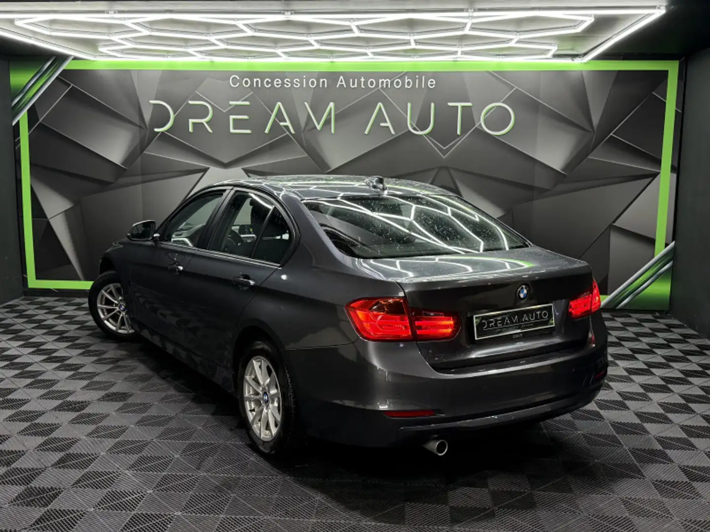 BMW 318 (F30) 318D 143CH BUSINESS Grijs - 2