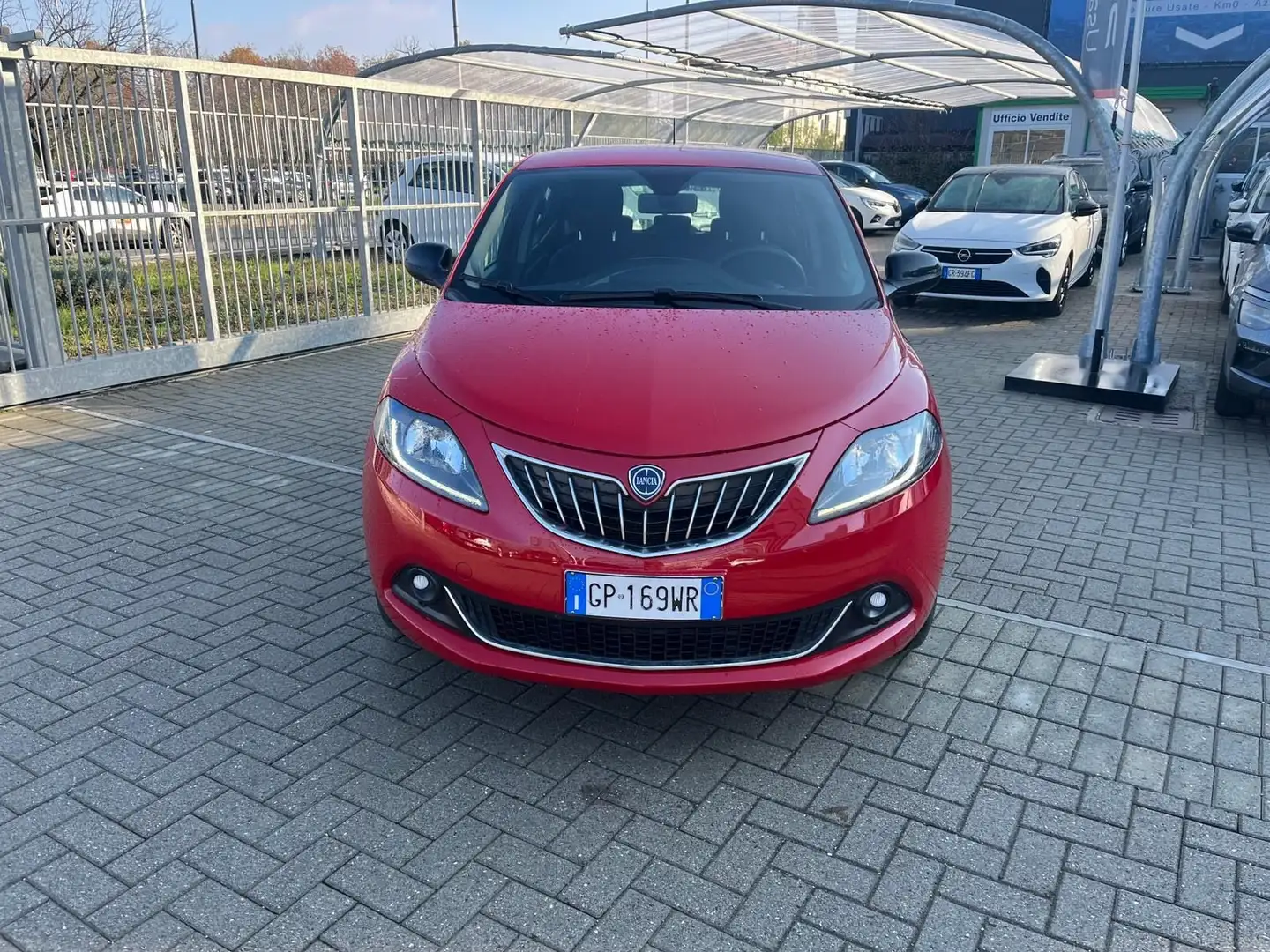 Lancia Ypsilon Ypsilon 1.0 FireFly 5 porte S&S Hybrid Gold Plus Rood - 2