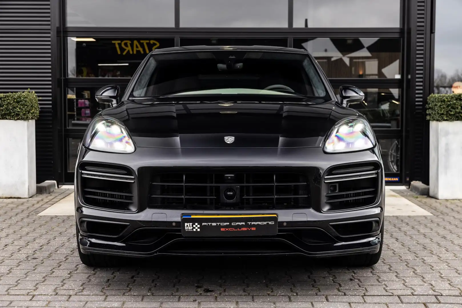 Porsche Cayenne Coupé 4.0 Turbo S E-Hybrid, *Leichtbau + Techart*, Zwart - 2