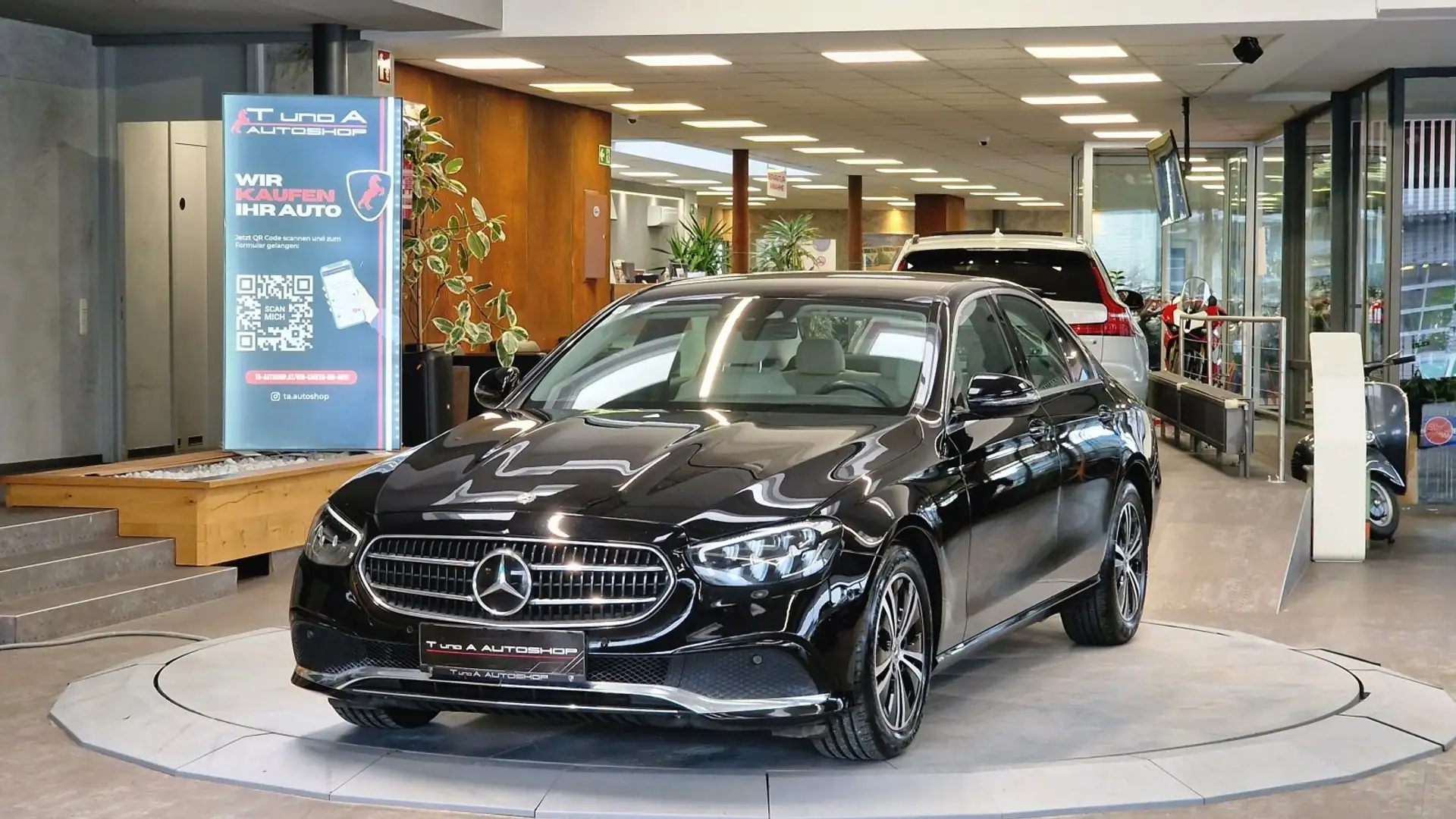 Mercedes-Benz E 220 d 1-Hand Aut. *Advantage-Paket*LED*Spiegel-Paket* Schwarz - 1