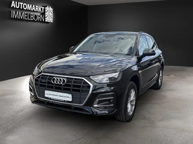 Audi Q5 view 3