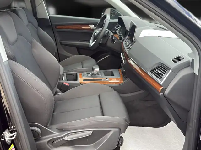 Audi Q5 view 14