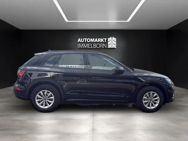 Audi Q5 view 11