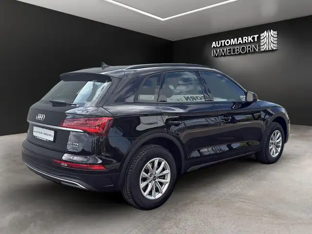 Audi Q5 view 8