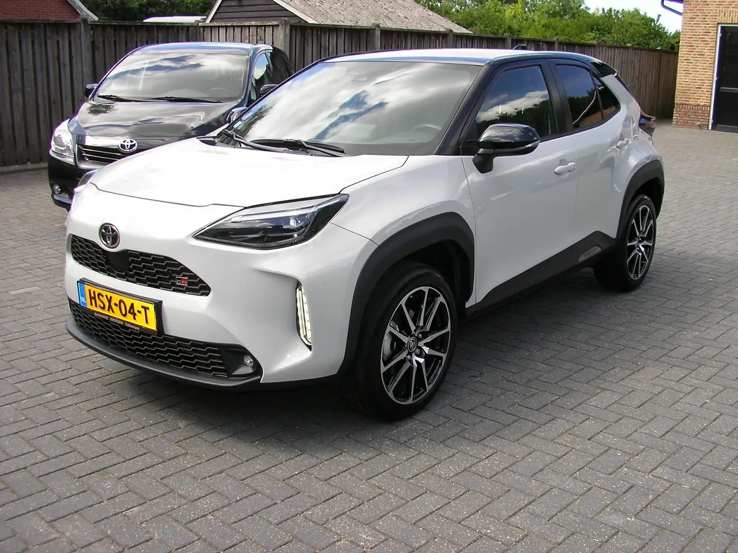 Toyota Yaris Cross 1.5 Hybrid GR Sport HEAD-UP PANORAMA NAVI DODEHOEK Grijs - 1