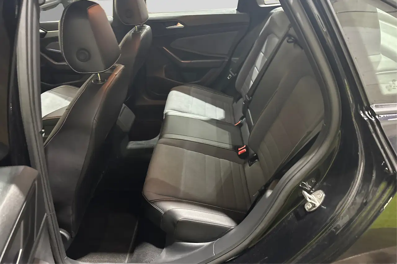 Volkswagen Jetta снимка Volkswagen Jetta